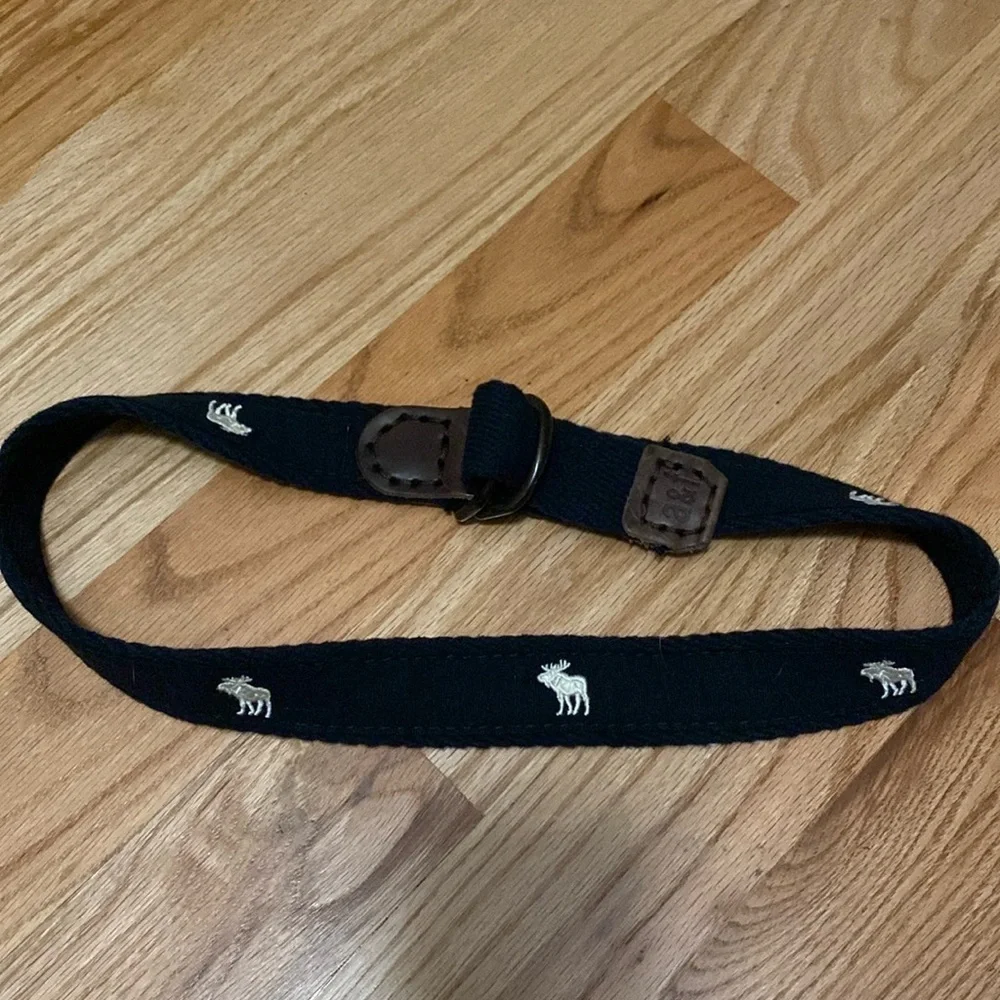 A&F belt 36’ Boys Leather /Felt belt buffalo print embroidery Acadamia preppy